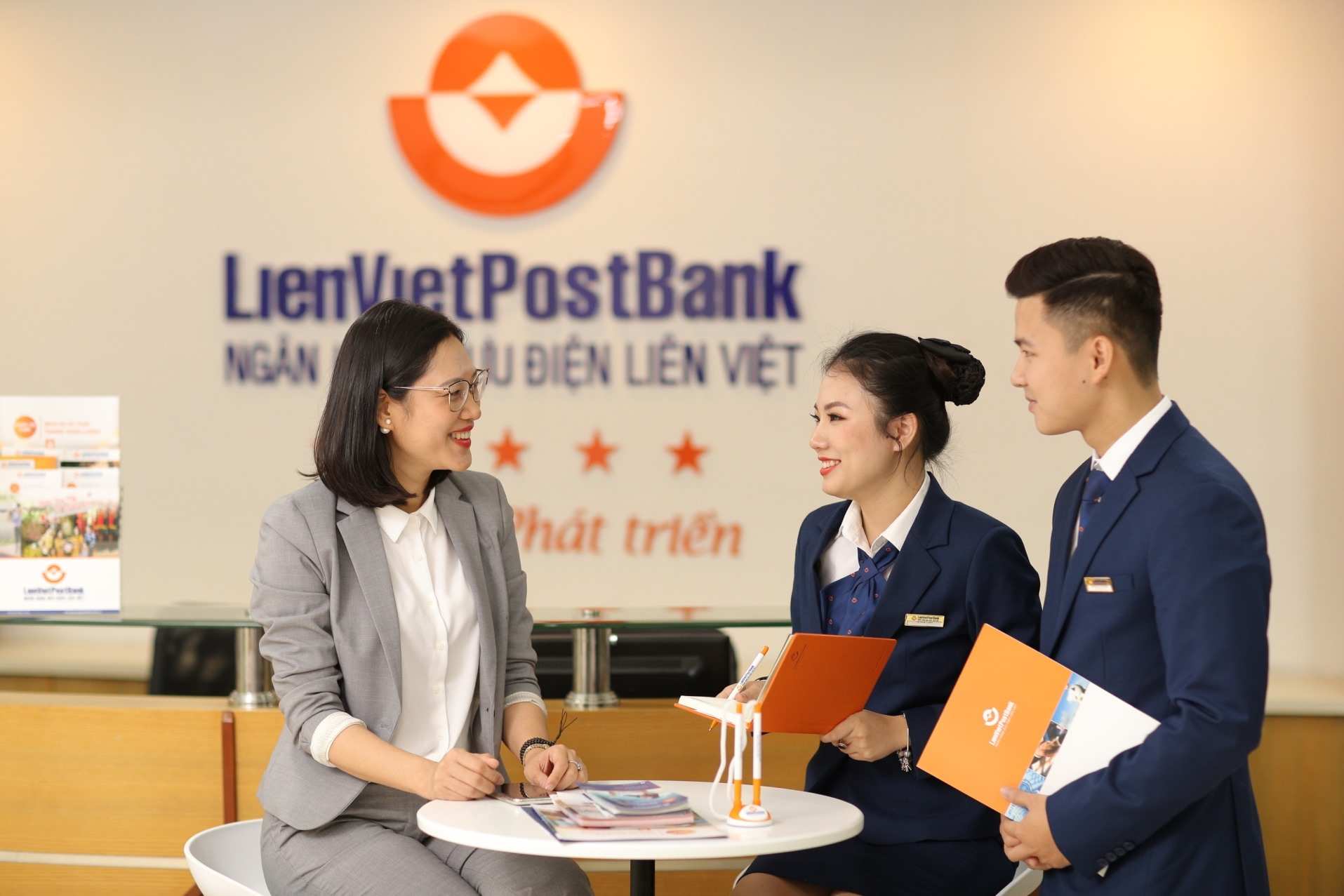 thebank giolamviecnganhanglienvietpostbank 1589127097